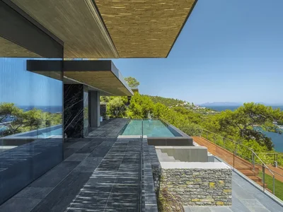 Villa An exclusive five-bedroom villa within the Kempinski Residences complex.