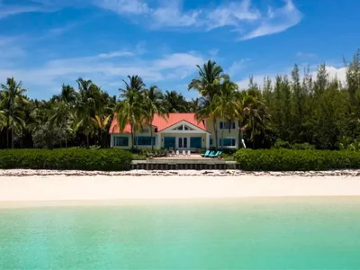 “We sell it as it is after the hurricane”. In the Bahamas, a house is for sale with a discount