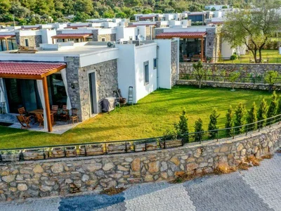 Zespół mieszkaniowy Complex of villas with a swimming pool and around-the-clock security, Bodrum, Turkey