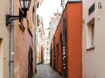 Commerce Tirgoņu iela 11
