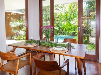 Zespół mieszkaniowy Complex of furnished villas with swimming pool, 10 minutes away from Sanur Beach, Bali, Indonesia